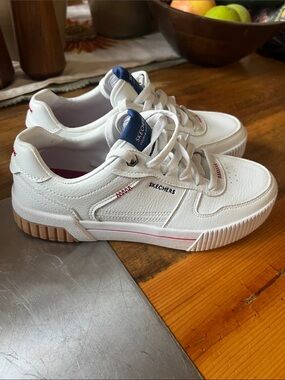 Skechers White Sneakers with Red Trim and Navy Tongue sz 6